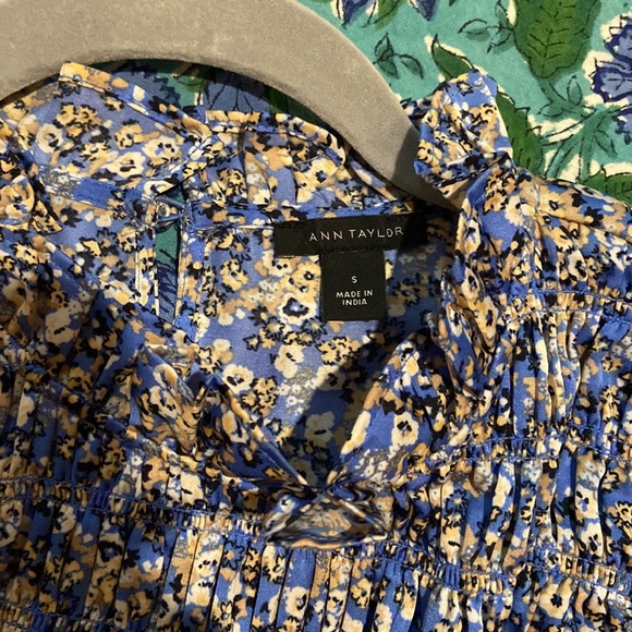 Never worn Ann Taylor floral blouse, size S - Picture 4 of 4